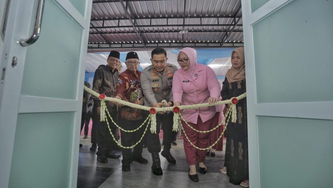 
 Polres Blitar Meluncurkan SPPG di Jimbe Wujudkan Dukungan Polri Terhadap Generasi Sehat