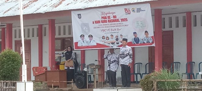 
 Upacara Bendera dalam rangka Sambut HUT PGRI dan HGN Ke-80 di SMPN 039 Kecamatan Batik Nau