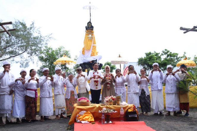 
 Jember Sebagai Rumah Besar Keberagaman Gus Bupati Kunjungi Umat Hindu di Paseban