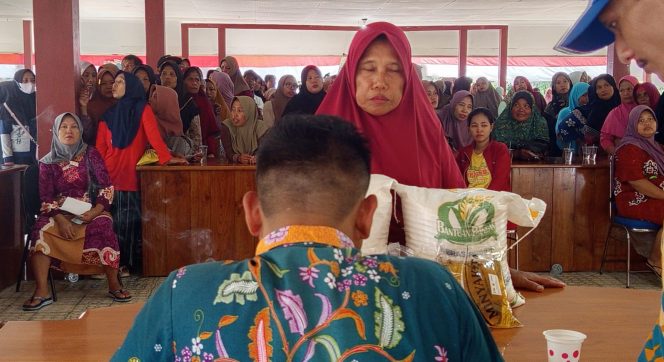 
 Realisasi Bahan Pangan Dari Dinas Sosial Bekerja Sama Dengan Badan Urusan Logistik di Desa Paleran