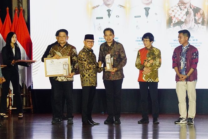 
 Gus Fawait Terima Migrant Awards 2025, Dedikasikan Beasiswa untuk Anak Pekerja Migran Indonesia