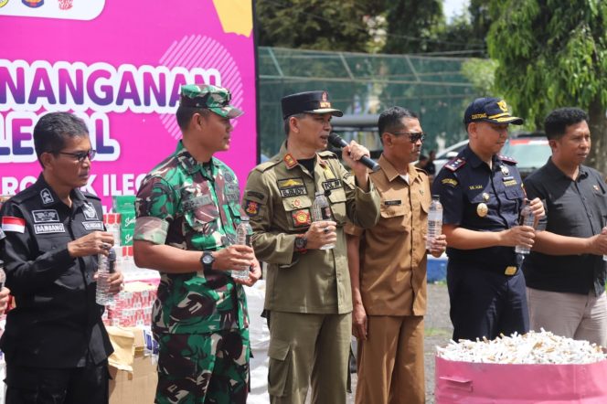 
 Penegakan Hukum Demi Kedaulatan Ekonomi, Bea Cukai dan Pemkab Jember Musnahkan BKC Ilegal