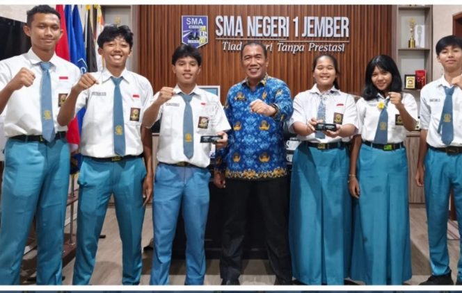 
 13 Siswa SMAN 1 Jember Lanjutkan Studi ke Luar Negeri dengan Beasiswa, Merupakan Kado Akhir Tahun 2025