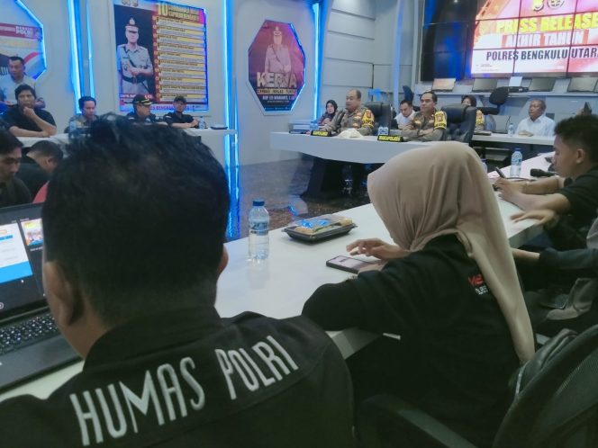 
 Polres Bengkulu Utara Gelar Press Release Akhir Tahun 2025, di Ruangan Command Center Kapolres Paparkan Situasi Kamtibmas