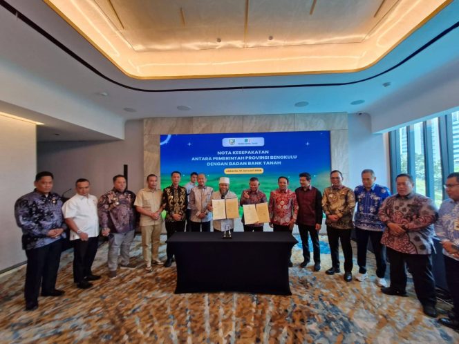 
 Dukung Pengelolaan Tanah Negara untuk Kepentingan Daerah, Bupati B/U Hadiri Penandatanganan Nota Kesepakatan dengan Badan Bank Tanah