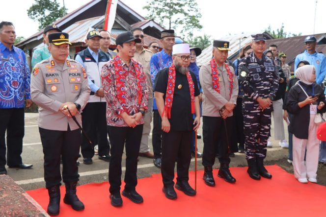 
 Gubernur Bengkulu, Kapolda, dan Bupati Bengkulu Utara Hadiri Panen Raya Jagung Sadesahe di Desa Tanah Hitam
