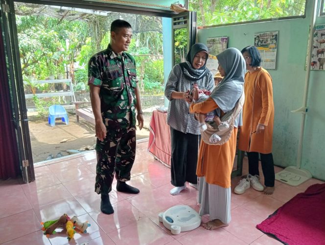 
 Babinsa Teras Dampingi Posyandu Balita, Wujud Nyata Dukungan TNI Ciptakan Generasi Sehat