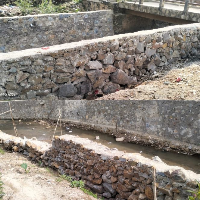 
 Diduga Bermasalah, Proyek Irigasi Rp2,25 Miliar di Way Gunung Kasih Tanggamus Disorot Warga