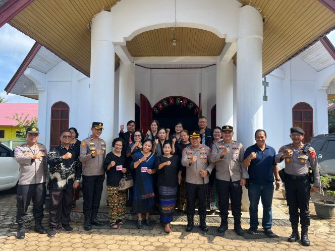 
 Kapolres Bengkulu Utara Pimpin Langsung dalam Pengamanan Ibadah Perayaan Wafat Isa Al Masih