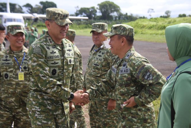 
 DANDIM 0423 Bengkulu Utara Mendampingi, Pangdam XXI Radin inten Kunker ke Enggano, Tinjau Ketahanan Pangan dan Pos Pengamanan Pulau Terluar