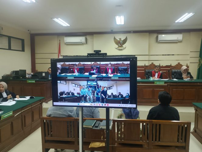 
 Bantahan neng Tiwik soal Rp 500 juta menguat , sidang tipikor surabaya bedah perbedaan keterangan