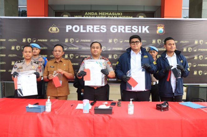 
 Polres Gresik Amankan Tersangka Penipuan Rekrutmen ASN Modus Jual Beli SK Palsu