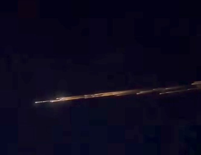 
 Bukan meteor , komet tapi DEBRIS : baru saja lewat langit indonesia