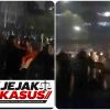 Aksi Massa Demonstran Bentrok Dengan Aparat Kepolisian Didepan Gedung DPR RI Senayan,Jakarta.